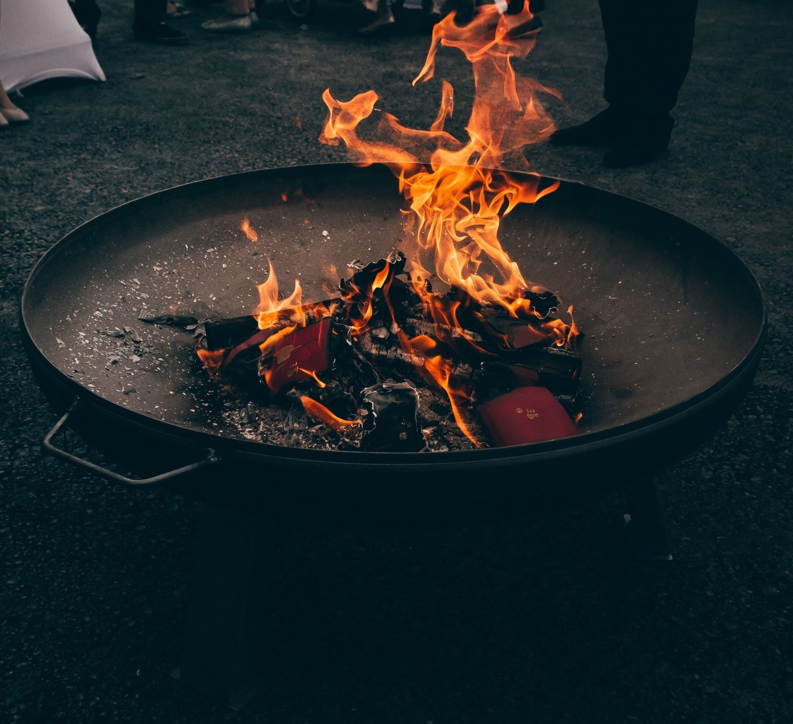 medium firepit to rent for a wedding